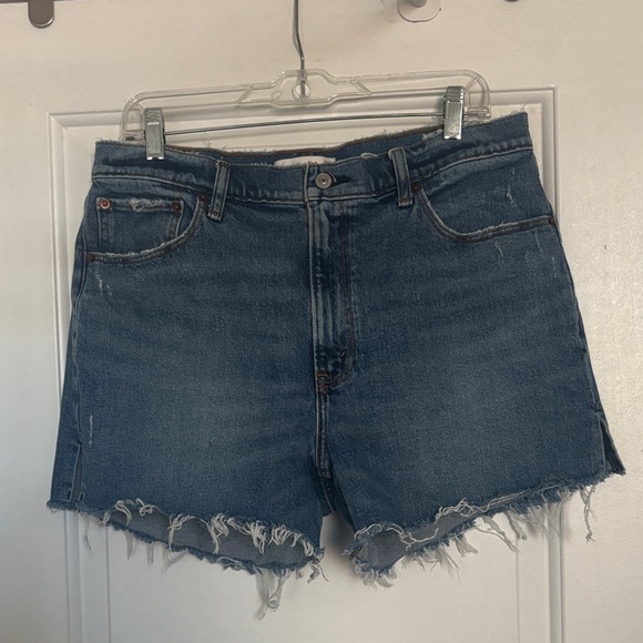 Abercrombie High Rise Dad Shorts in Medium Wash, 31 - Picture 2 of 7